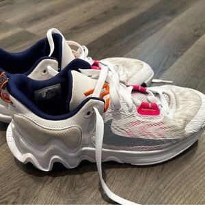 Nike Kids White and Pink Sneakers athletic youth size 7 sports sporty